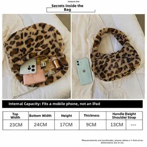 Detailed size chart of the plush handbag showing precise dimensions in centimeters