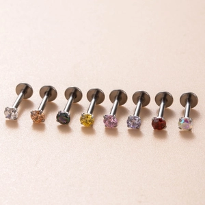 Piercing labret in titanio F136 con zirconi colorati incastonati in otto tonalità diverse