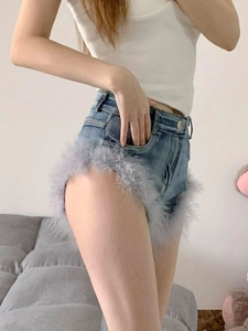 High Waist Denim Shorts Mit Kunstfeder Besatz Gewaschen Blau Slim Fit Sexy Sommer Hot Pants Für Damen