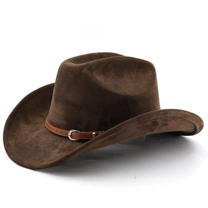 Détails d'un chapeau de cowboy marron avec ceinture en cuir classique et boucle en argent