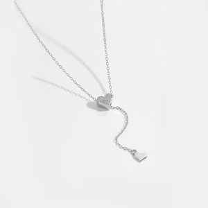 Detail of S925 sterling silver Y-shaped heart necklace with cubic zirconia