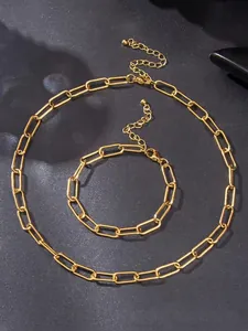 Poliertes Set aus goldener Büroklammerkette und Armband mit Karabinerverschluss