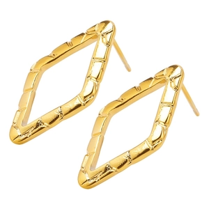 Detail of 304 stainless steel geometric rhombus earrings with golden textured finish