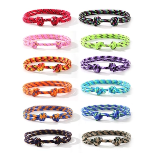 Lot de 12 bracelets tressés faits main réglables aux couleurs vives assorties