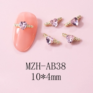 Detail of 10x4mm pink heart rhinestones with golden wings for nail art decoration