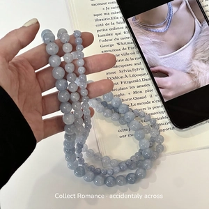 Collier à trois rangs de perles en pierre naturelle bleu clair de tailles variées