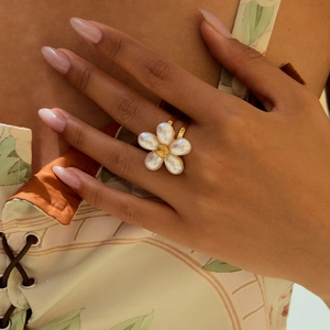 Elegant 18K gold stainless steel open ring featuring a five-petal pearl flower design