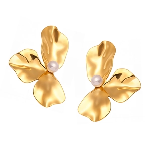 Elegante vergoldete Sonnenblumen-Ohrringe mit leuchtender Perle in der Mitte in Weiß