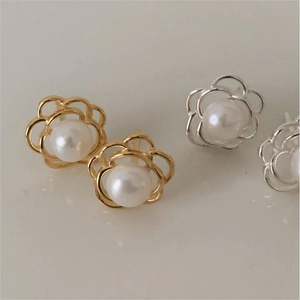 Elegant 925 sterling silver hollow flower earrings with white pearls in gold and silver set