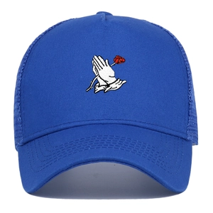 Gorra trucker azul con bordado de manos en oración y rosa, gorra de malla de algodón