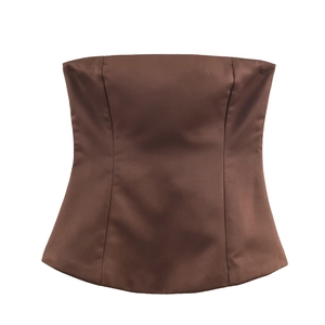Haut tube en satin marron avec design bustier structuré et finition brillante