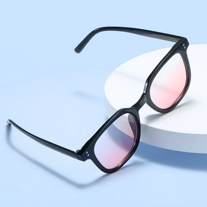 Chic oversized square sunglasses with black frames and pink gradient lenses for women