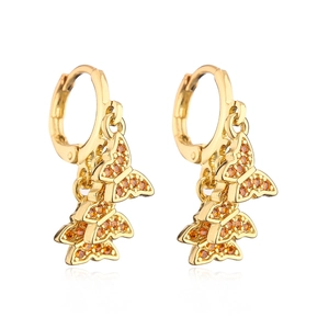 Details von 18K vergoldeten Schmetterlingsohrringen mit orangefarbenen Zirkonias