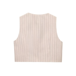 Vista posteriore del top corto a righe beige chiaro con texture di tessuto per donne