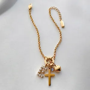 Braccialetto con Ciondoli Croce Cuore Lettera E in Acciaio Inossidabile per Donna Placcato Oro Perla Artificiale Strass