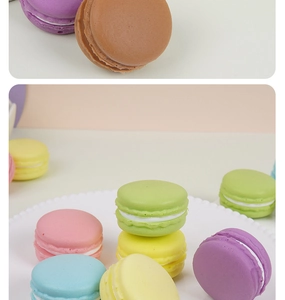 Detailansicht farbenfroher PU-Schaum Macaron Antistress-Spielzeuge auf einem Tablett