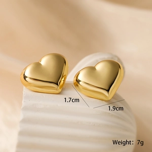 Detailed macro view showing gold plated heart earrings with size and weight dimensions