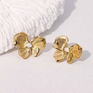 Boucles d'oreilles fleurs plaquées or 18k en acier inoxydable avec perles blanches