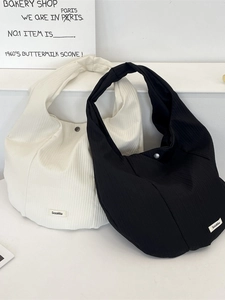 Sacs hobo minimalistes en velours côtelé blanc crème et noir à texture nervurée