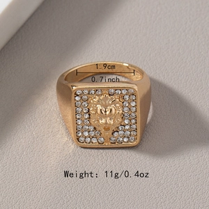 Detail view of golden lion head ring with zircon inlay showing dimensions and weight