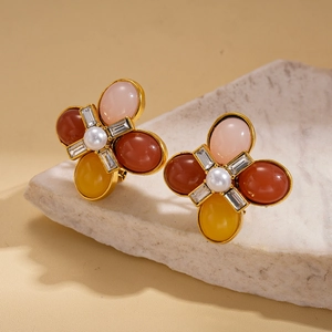 Boucles d'oreilles vintage fleurs avec perles et résines colorées sur socle minéral