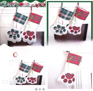 Détails de chaussettes de Noël pour animaux en forme de patte avec motifs à carreaux