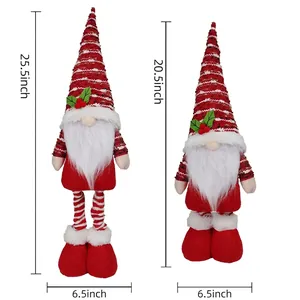 Größenvergleich von zwei Weihnachtsgnomen mit ausziehbaren Beinen für die Festtagsdeko