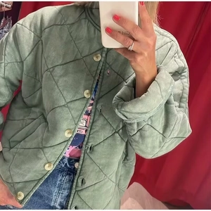 Vintage green quilted diamond pattern jacket with stand collar and single-breasted buttons