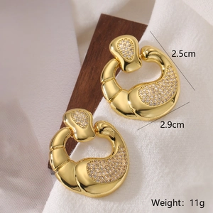 Macro view of gold geometric earrings showing 2.5cm and 2.9cm size and 11g weight