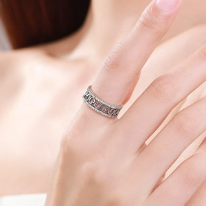 S925 sterling silver vintage hollow heart ring with sparkling crystal embellishments