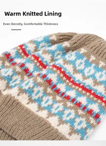 Nahaufnahme der Fair-Isle-Strickmütze mit weicher Textur und warmem Innenfutter