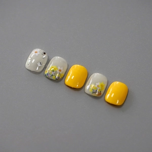Short square-oval daisy flower nail stickers in bright yellow and white with rhinestones