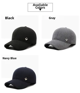 Nahaufnahme dicker Woll-Baseballkappen in Schwarz, Grau und Marineblau mit Metallabzeichen