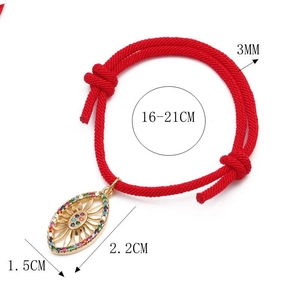 Detailmaße für rotes Webarmband mit Zirkonia-Auge-Anhänger und verstellbarer Schnur