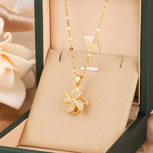 Rotating Windmill Zirconia Clover Pendant Titanium Steel Necklace For Women Gold Silver Rose Gold Clavicle Chain Jewelry