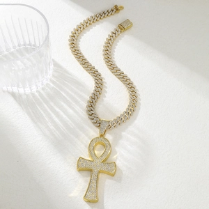 Chaîne cubaine hip hop dorée avec pendentif croix Ankh étincelant orné de strass
