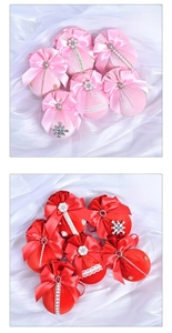 Detail of 8cm velvet Christmas balls with rhinestones, pearls and bows in a 6-pack set