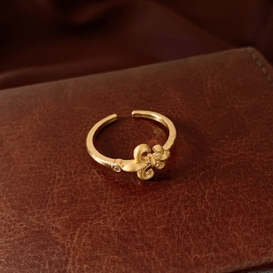 Detailed close-up of a vintage fleur-de-lis open ring with gold plating and zircon