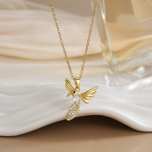 18K gold-plated hummingbird necklace with sparkling cubic zirconia and pear-shaped stone