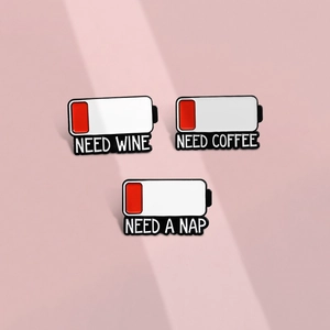 Lot de pins émaillés créatifs avec batterie faible et textes Need Wine, Coffee et Nap