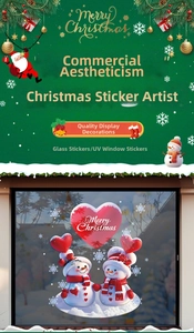 Detail der Weihnachts-Schneemann-Fensteraufkleber mit Merry Christmas Text auf Glas