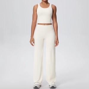 Completo da yoga due pezzi con crop top e pantaloni a gamba larga in tessuto crema
