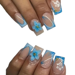 Blaue 3D Blumen Press-on Nägel mit French Tips und Goldperlen in eckiger Form