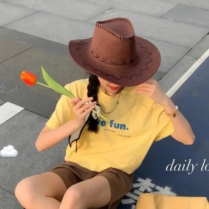 Chapeau de cowboy marron à larges bords avec détails tressés pour loisirs de plein air