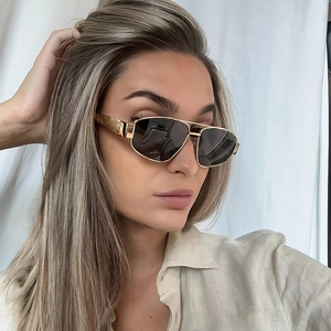 Fashion double-bridge pilot sunglasses with gold metal frame and dark gray lenses