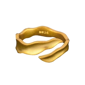 Minimalistischer S925 Sterlingsilber mattierter Wellenring mit Goldbeschichtung für Damen