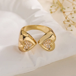18K gold plated copper ring with double heart-shaped stones on white stone