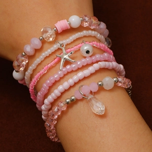 Bracciale bohémien multistrato con perline rosa e ciondolo a forma di stella marina