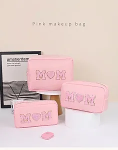 Driedelige roze nylon cosmetische tassenset met MOM chenille patches en gouden ritsen