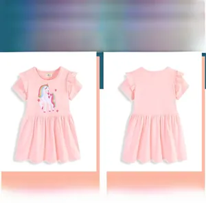 Détail recto et verso de la robe rose en coton pour fille avec licorne et manches à volants